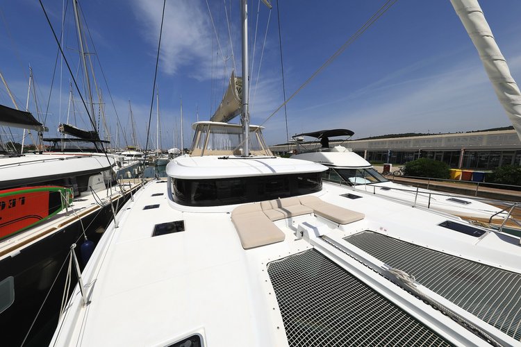 Up to 12 persons can enjoy a ride on this Lagoon boat