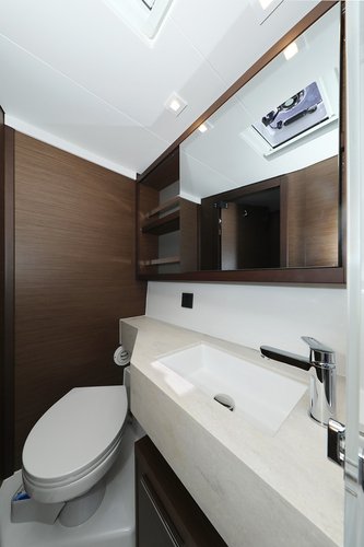 This 45.9' Lagoon cand take up to 12 passengers around Sukošan