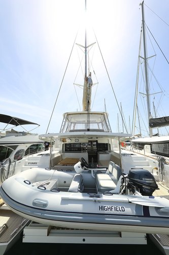 This 45.9' Lagoon cand take up to 12 passengers around Sukošan