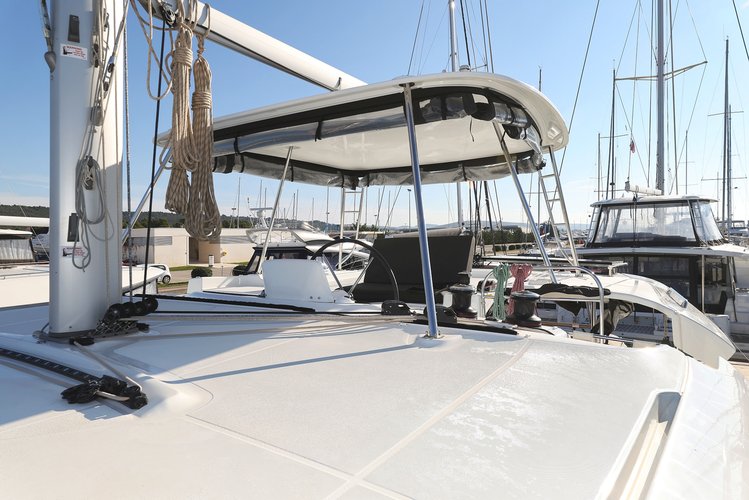 Lagoon boat for rent in Sukošan