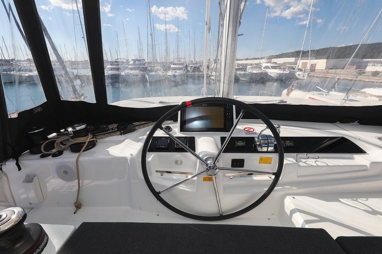 Discover Sukošan surroundings on this Lagoon 46  Lagoon boat