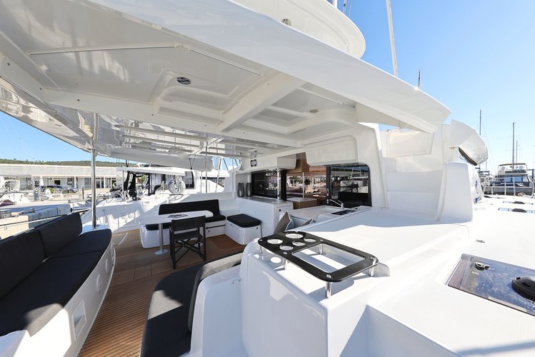 Discover Sukošan surroundings on this Lagoon 46  Lagoon boat