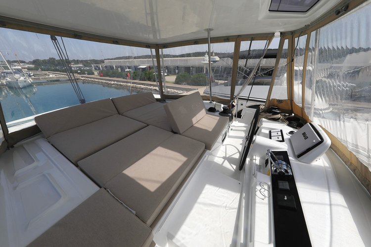 Lagoon boat for rent in Sukošan