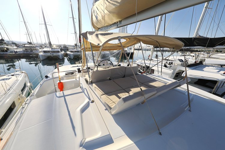 Up to 9 persons can enjoy a ride on this Lagoon boat