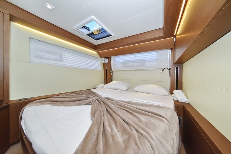 Up to 9 persons can enjoy a ride on this Lagoon boat