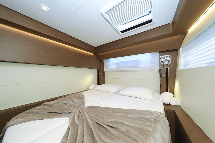 Up to 9 persons can enjoy a ride on this Lagoon boat