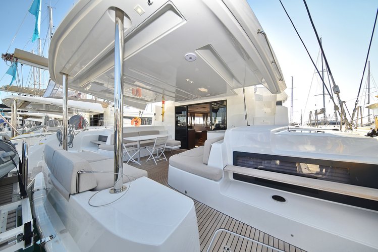 Discover Sukošan surroundings on this Lagoon 50 Lagoon boat