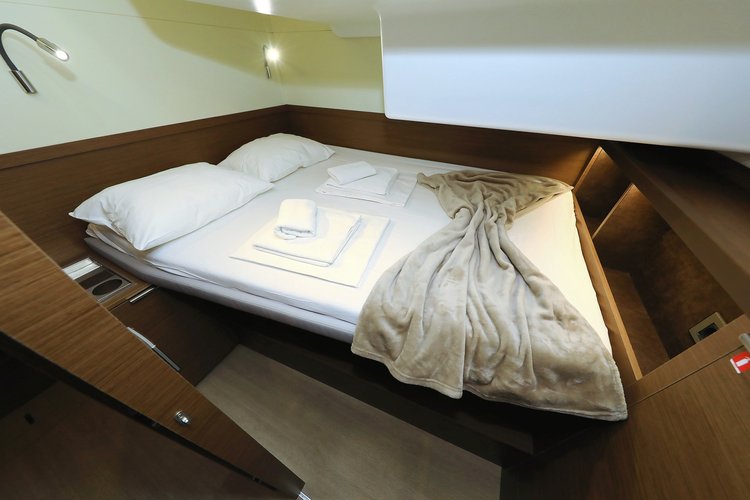 Discover Sukošan surroundings on this Lagoon 50 Lagoon boat
