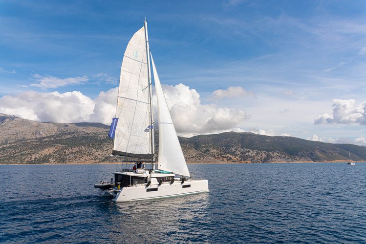 Sail in Style Aboard the Lagoon 52 – Luxury, Space & Performance Combined