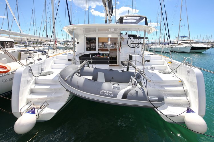 Climb aboard this sailboat for a great sailing experience!