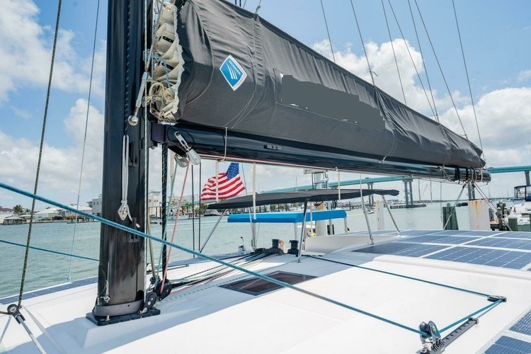 Up to 12 persons can enjoy a ride on this Trimaran boat