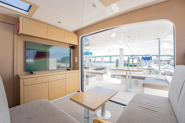 Up to 12 persons can enjoy a ride on this Trimaran boat