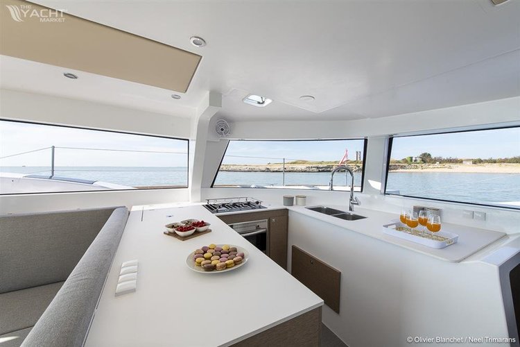 This 47.0' NEEL cand take up to 12 passengers around City Island