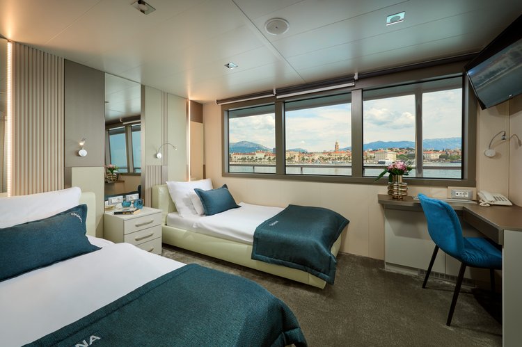 Motor yacht boat for rent in Split