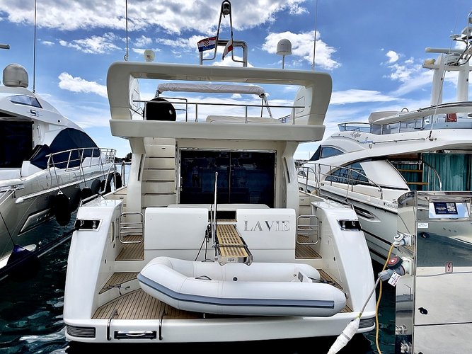 This 56.7'  cand take up to 7 passengers around Sukošan