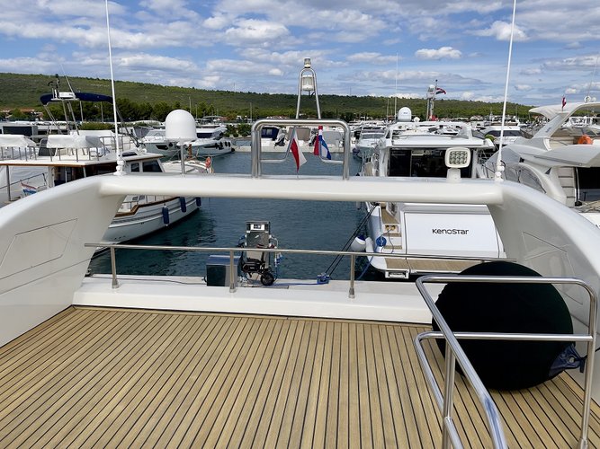 Discover Sukošan surroundings on this Eminence X6  boat
