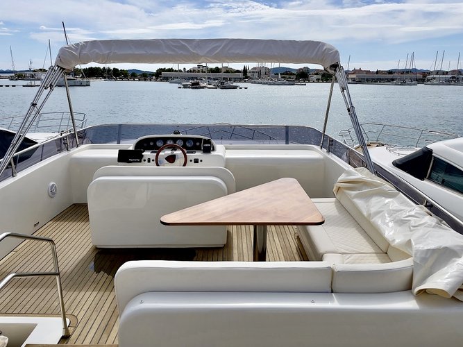 Up to 7 persons can enjoy a ride on this Motor yacht boat