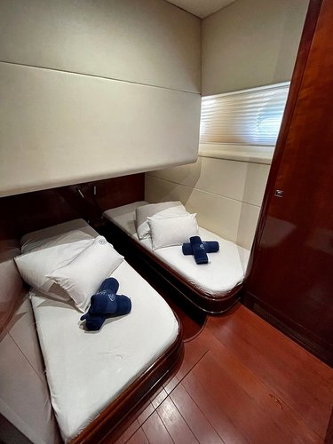 Discover Sukošan surroundings on this Eminence X6  boat