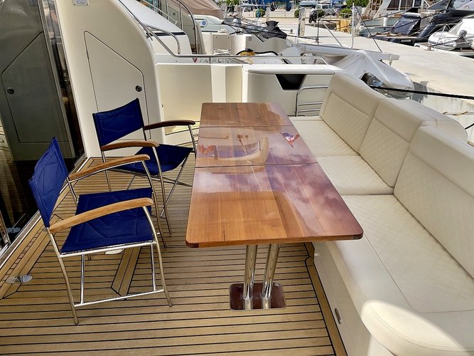 Up to 7 persons can enjoy a ride on this Motor yacht boat