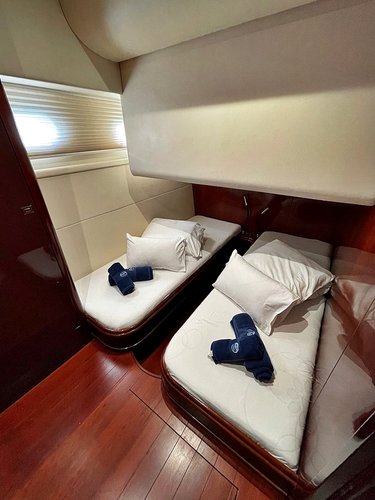 Discover Sukošan surroundings on this Eminence X6  boat