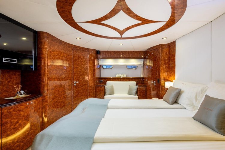 Charter this amazing motor boat in Seget Donji