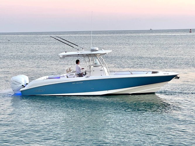Cruise in Style on a Sleek Center Console – Power, Comfort & Elegance on the Water!