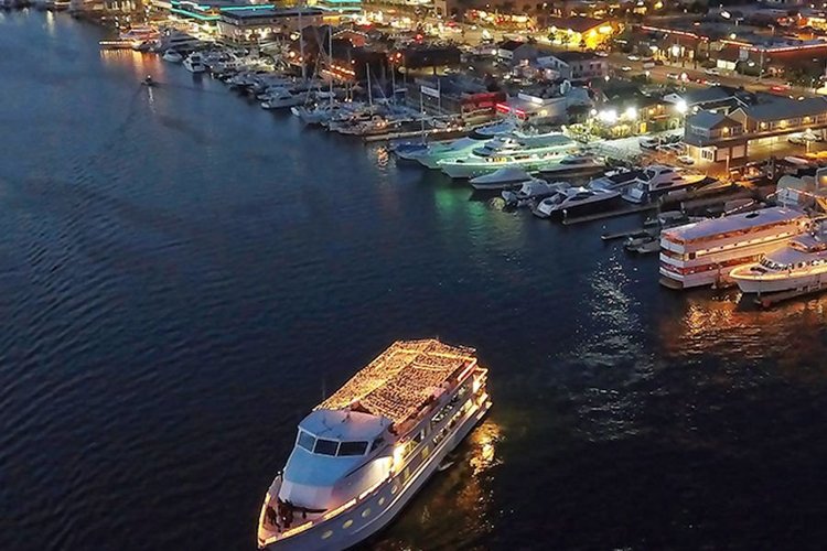 Boat rental in Newport Beach, CA