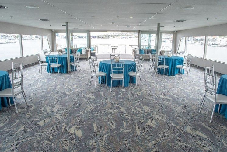 Discover Newport Beach surroundings on this Custom Custom boat