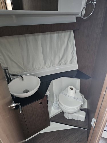 Jeanneau boat for rent in Sukošan