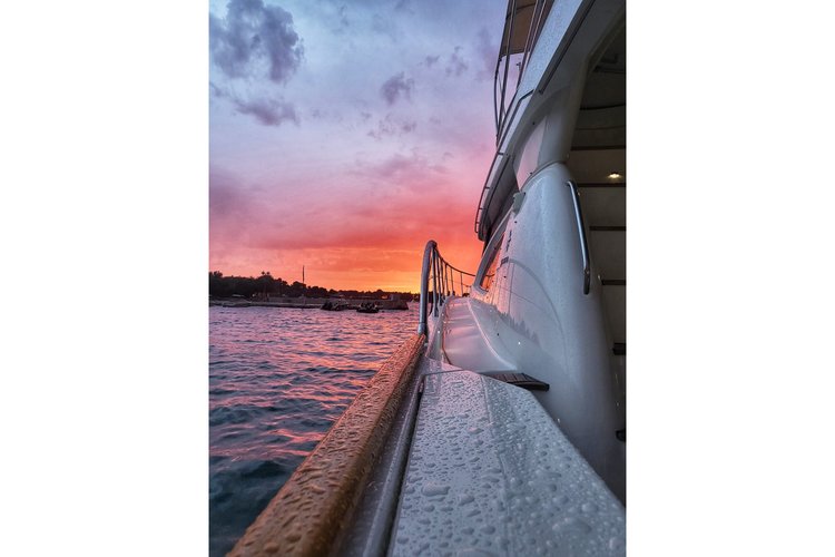 This 47.7' Jeanneau cand take up to 10 passengers around Split