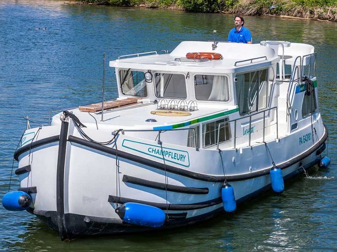 Jump aboard this beautiful P?nichette Pénichette 1020