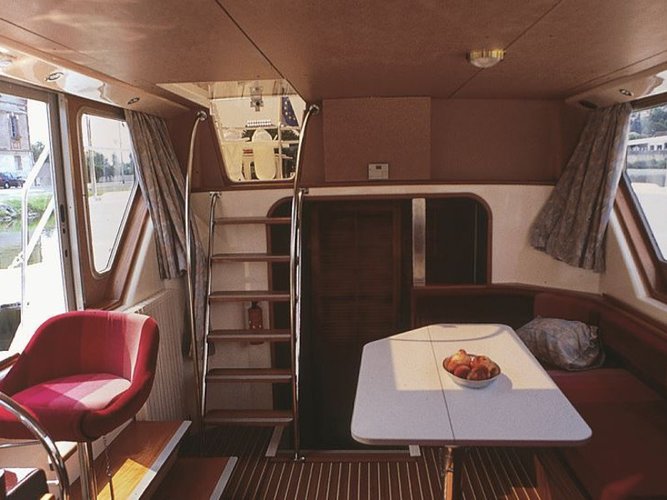 The perfect boat to enjoy everything Loosdrecht, NL has to offer
