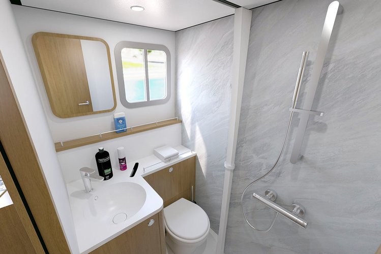 This motor boat charter is perfect to enjoy Joigny