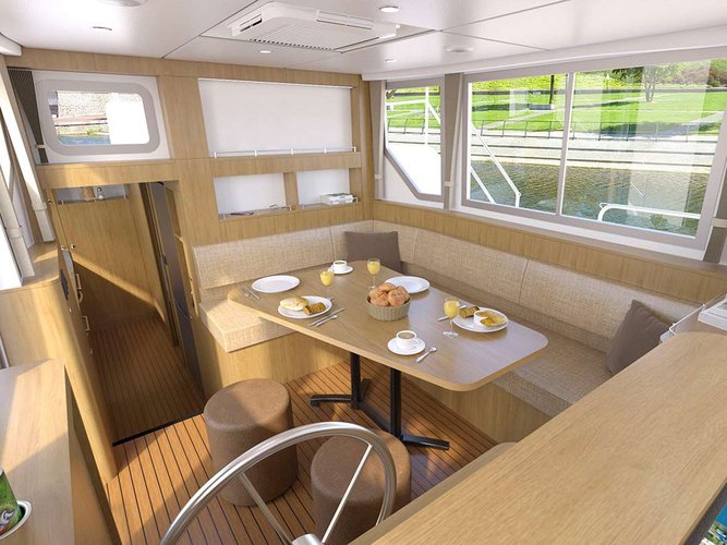 Beautiful motor boat for rent, ideal for fun in the sun