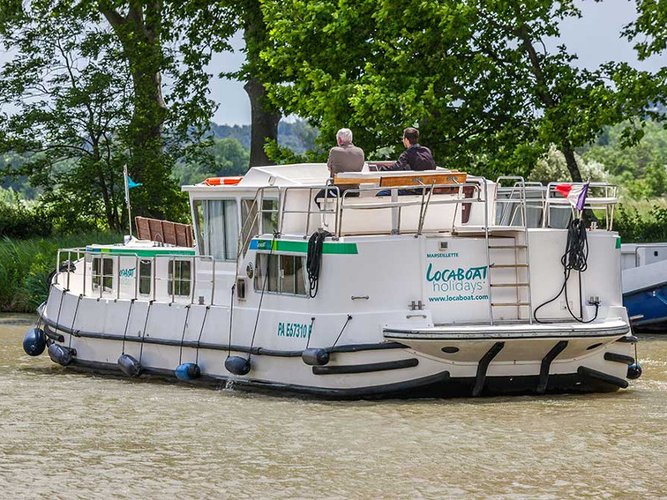 Beautiful motor boat for rent, ideal for fun in the sun