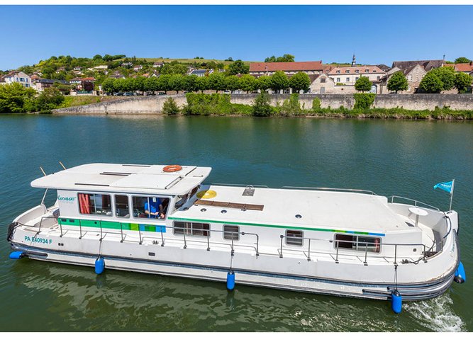 Cruise in style on this beautiful motor boat rental