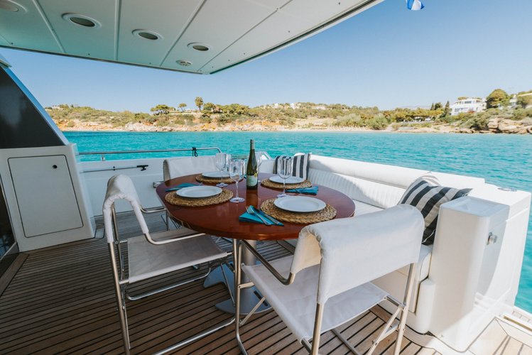 This 61.4' Sanlorenzo cand take up to 12 passengers around Athens
