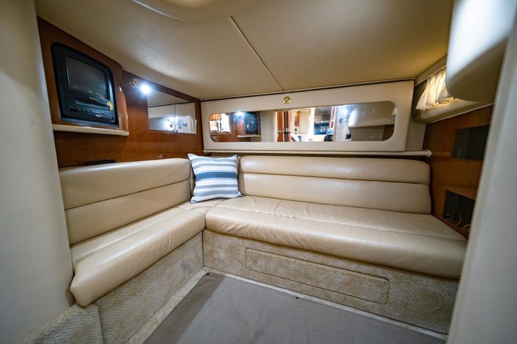 This 45.0' Sea Ray cand take up to 13 passengers around Miami