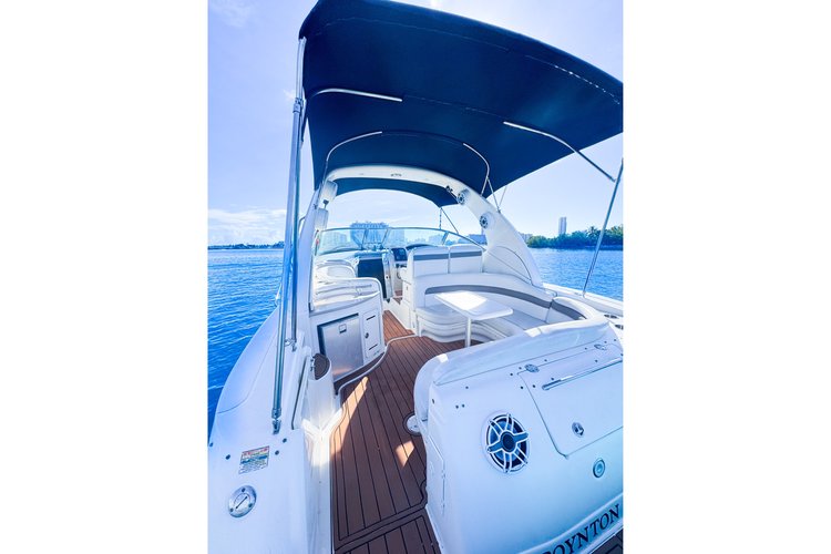 This 36.0' Searay cand take up to 13 passengers around Miami