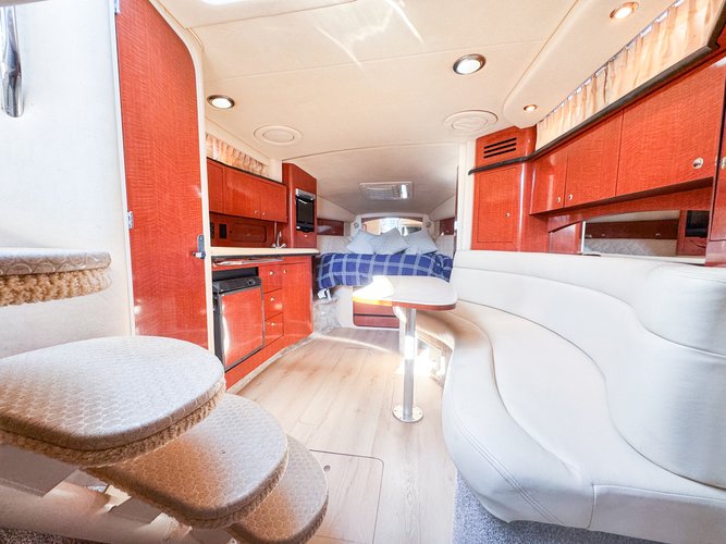 This 36.0' Searay cand take up to 13 passengers around Miami