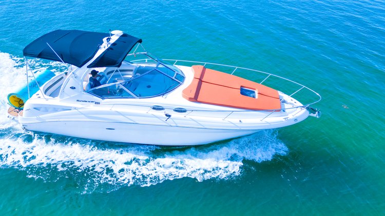 Boat rental in Miami, FL