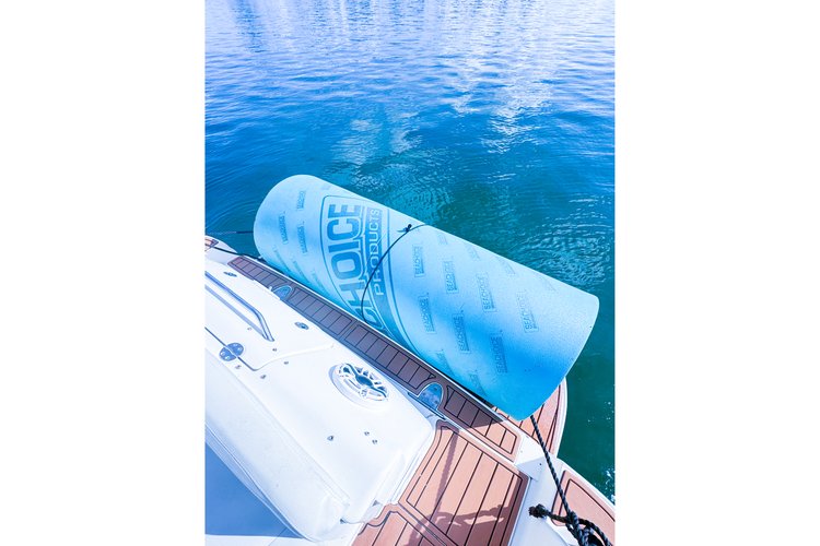 Discover Miami surroundings on this Sundancer Searay boat