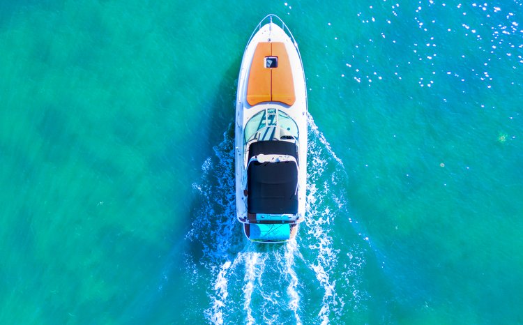 Up to 13 persons can enjoy a ride on this Deck boat boat