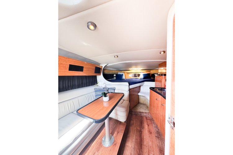 Discover Miami surroundings on this Regal Sundacern boat