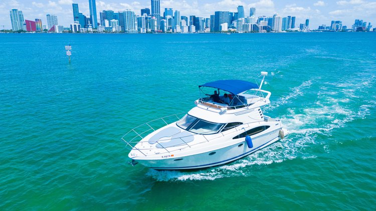 Sundancer Boat and Yacht Rentals in Fort Lauderdale, FL | Sailo
