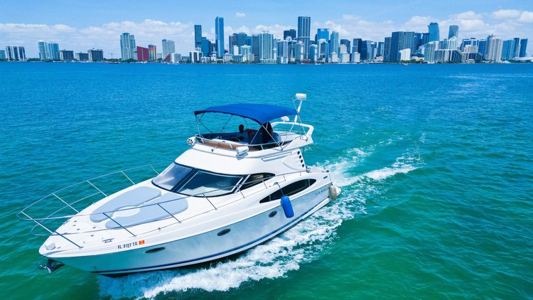 ENJOY MIAMI IN OUR  42FT REGAL BOAT (Flybridge)