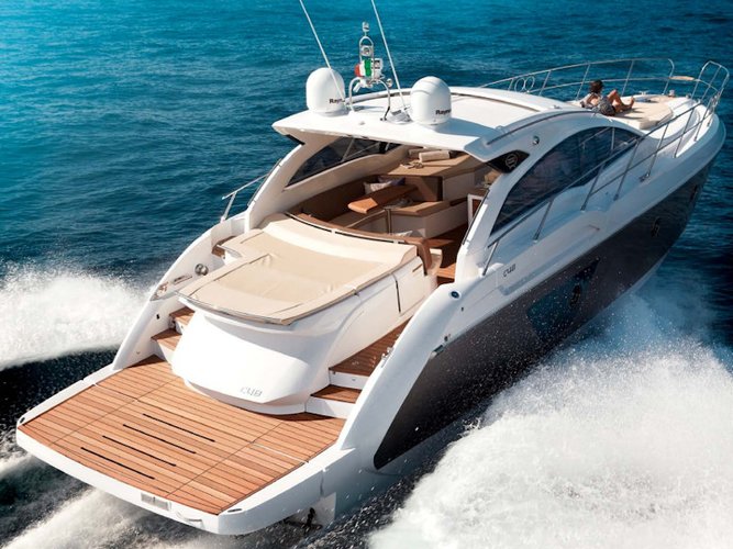 Discover Sydney in style boating on this motor boat rental