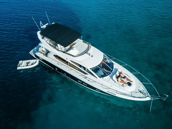 Sail the beautiful waters of Seget Donji on this cozy Sunseeker Sunseeker Manhattan 63