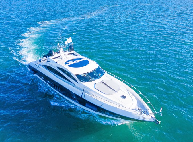 This 82.0' Sunseeker cand take up to 13 passengers around Miami