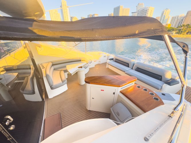 Boat rental in Miami, FL
